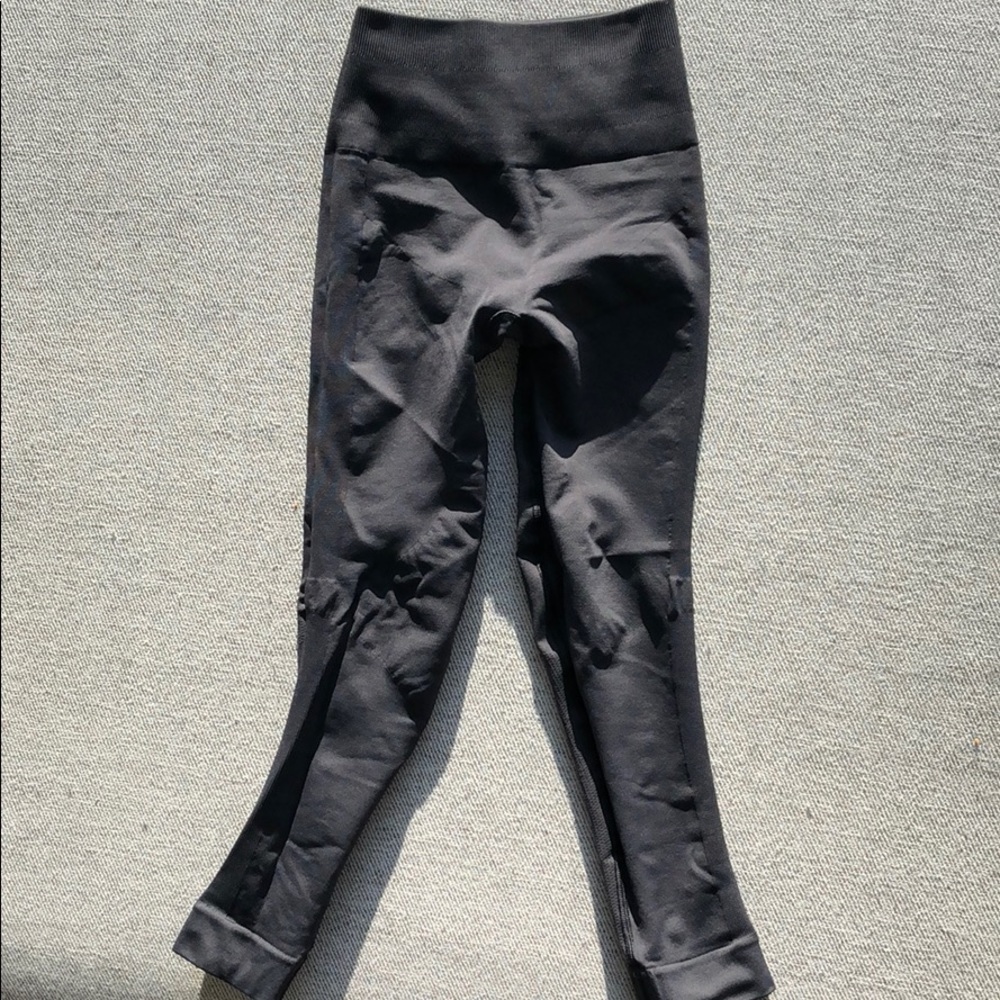 Lululemon zone in Crop